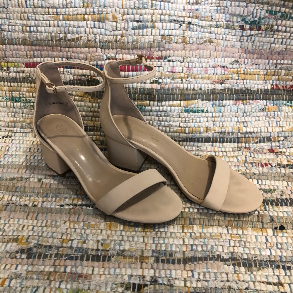 Nude chunk heels • size 8